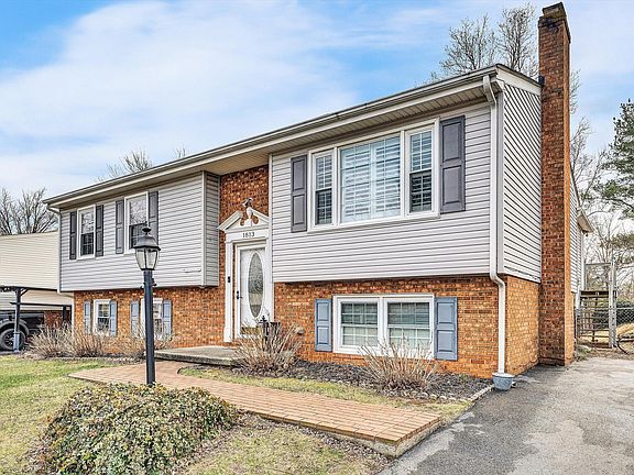 3rd image of 1813 Cambridge Dr