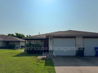 1709 S 11th St, Rogers, AR 72756
