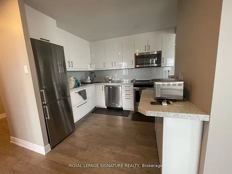 8111 Yonge St #1010 — Photo 5