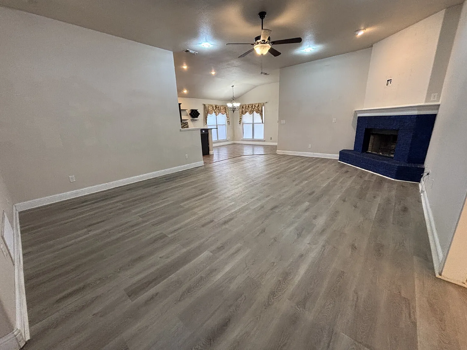 4 bed, 2.0 bath, 2043 sqft, $2,300 — Photo 3