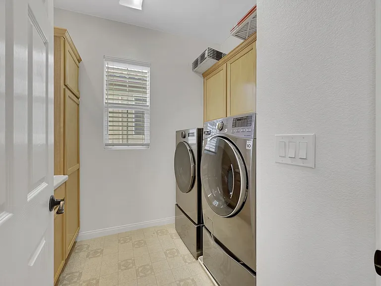10345 Grizzly Creek St — Photo 11