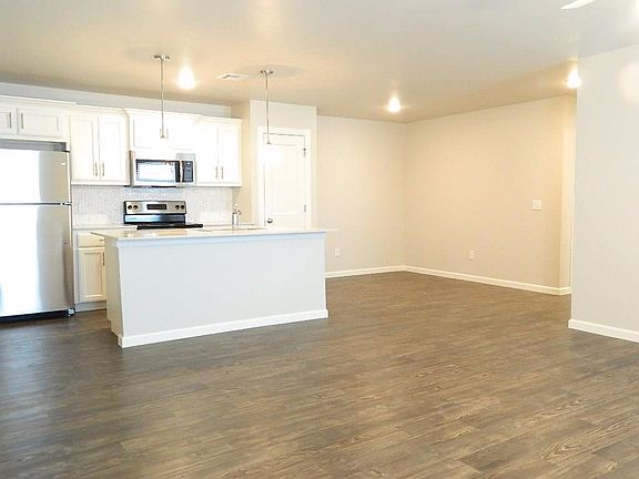 5th image of 4910 Avion Ct