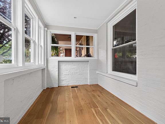 3rd image of 3341 Chestnut Ave
