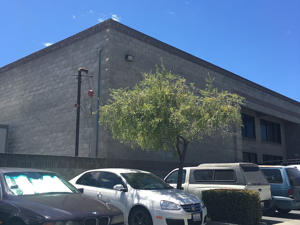 Side of Unit where lot space is