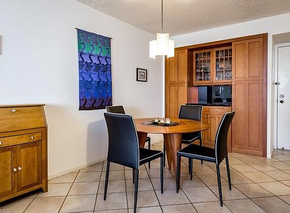 5th image of 380 Seaview Ct APT 908