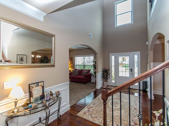2nd image of 208 W Haven Dr