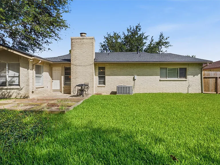 466 El Toro Ln — Photo 4