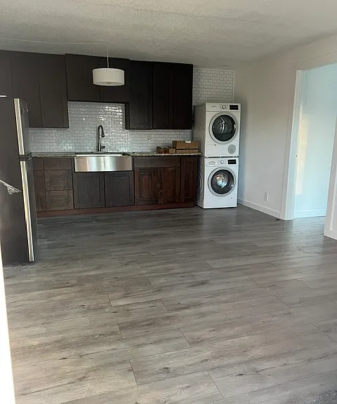 608 Lancaster Dr SE — Photo 10