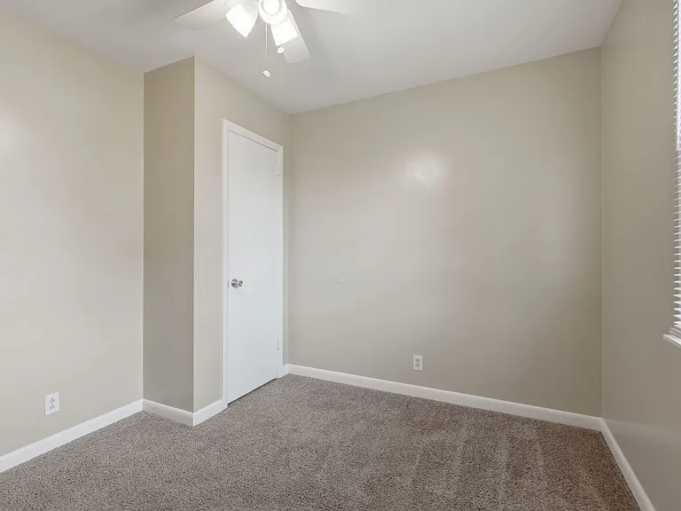 758 McPherson Dr — Photo 26