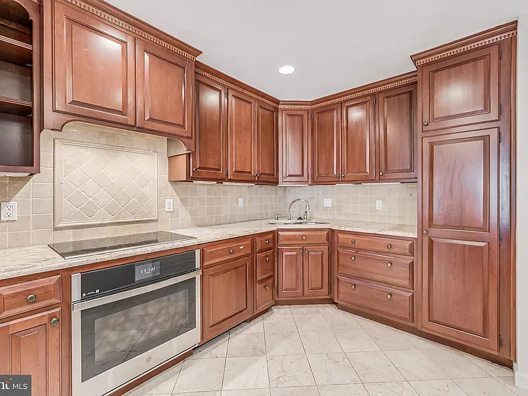 2029 Magarity Ct — Photo 8