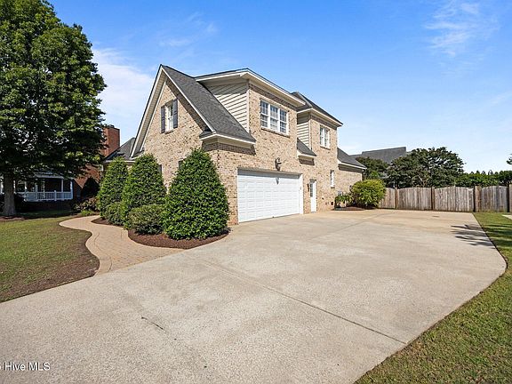 4th image of 829 Chesapeake Place