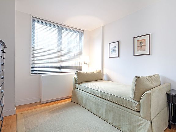 4th image of 212 E 47th St APT 16G