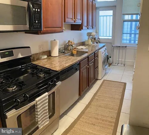 2201 Chestnut St Photo 1
