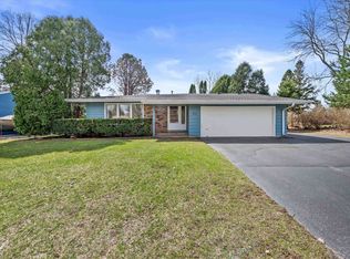 1007 Dona Rd, Hartland, WI 53029