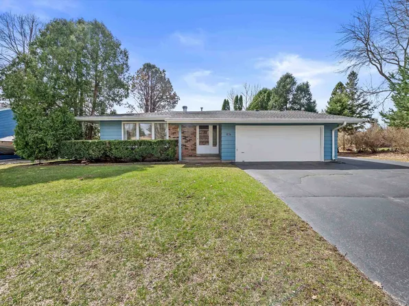 1007 Dona Rd, Hartland, WI 53029