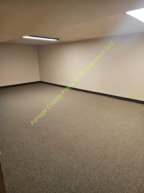 4 bed, 100 sqft, $1,800 — Photo 2