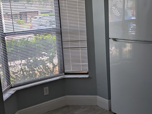 5th image of 2413 King Oak Ct