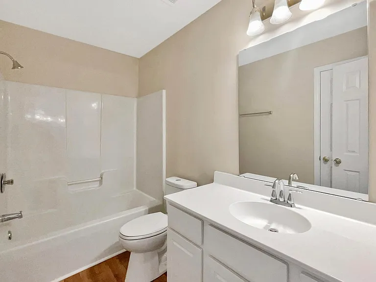 413 Adams St — Photo 11