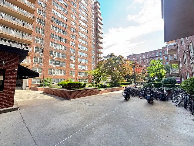 590 Flatbush Ave #2L — Photo 13