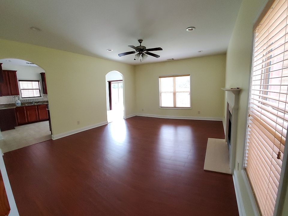 1st image of 184 Thorncrest Ct