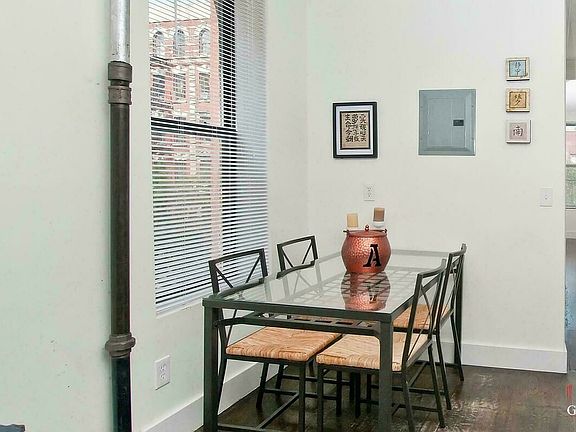 3rd image of 320 E 109th St #15