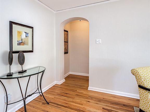 4th image of 943 N Emerson St APT 1
