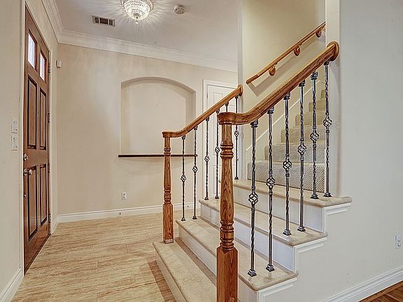 3rd image of 5718 Winsome Ln