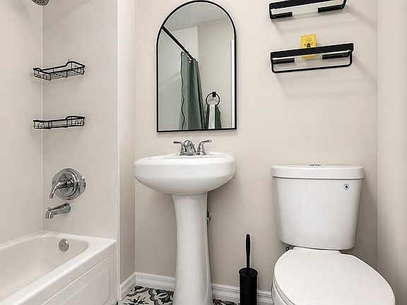 3rd image of 671 Montgomery St #4