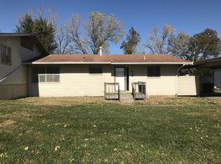 1702 SW Clearview Ln, Topeka, KS 66619