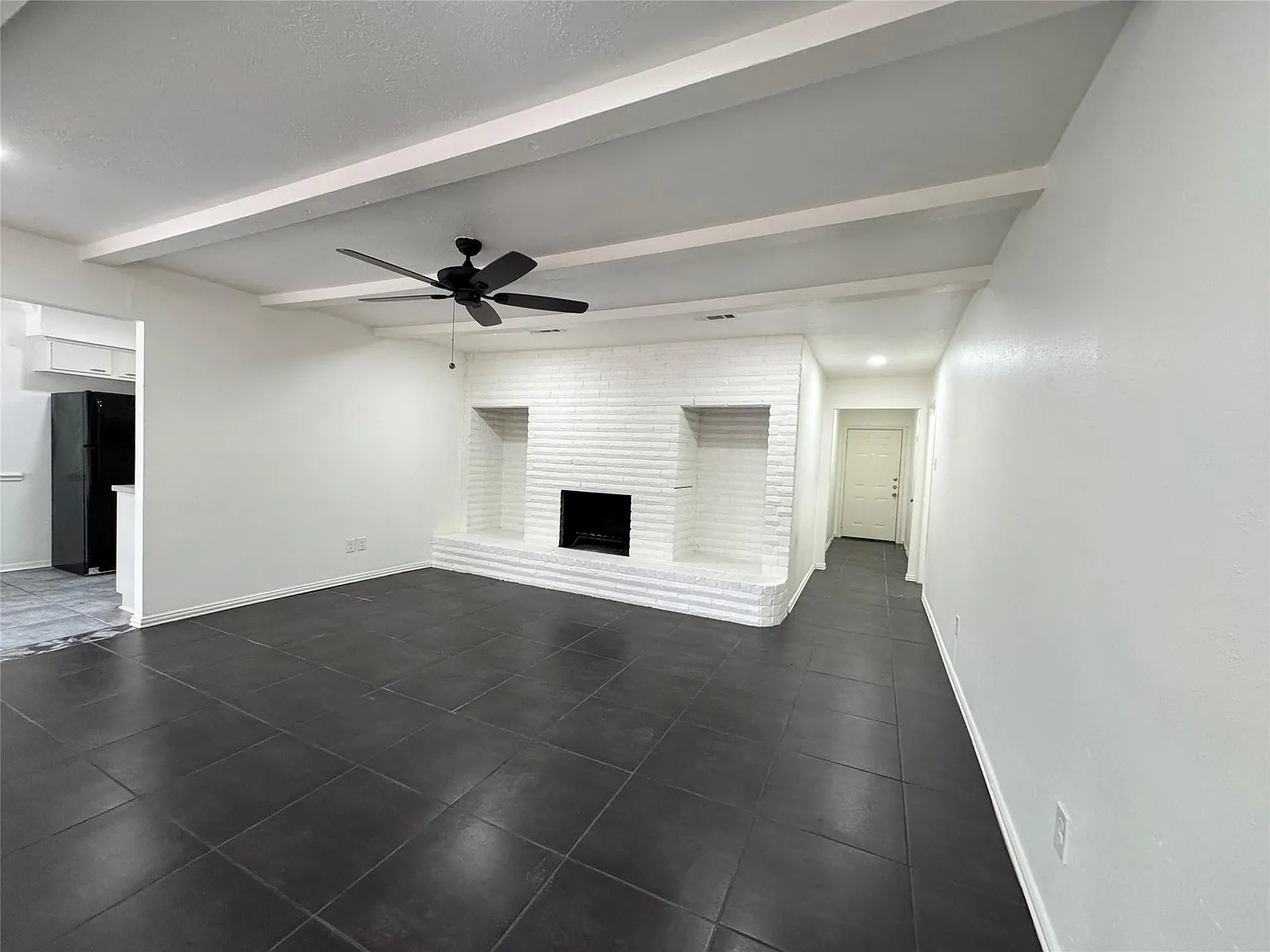 4 bed, 2.0 bath, 1480 sqft, $1,800 — Photo 2