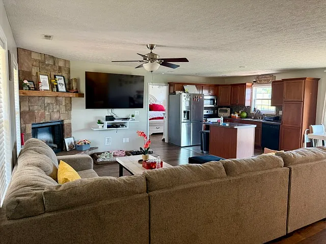 12340 Taylor Ln — Photo 2