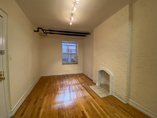 Rented by City Connections Realty | media 11