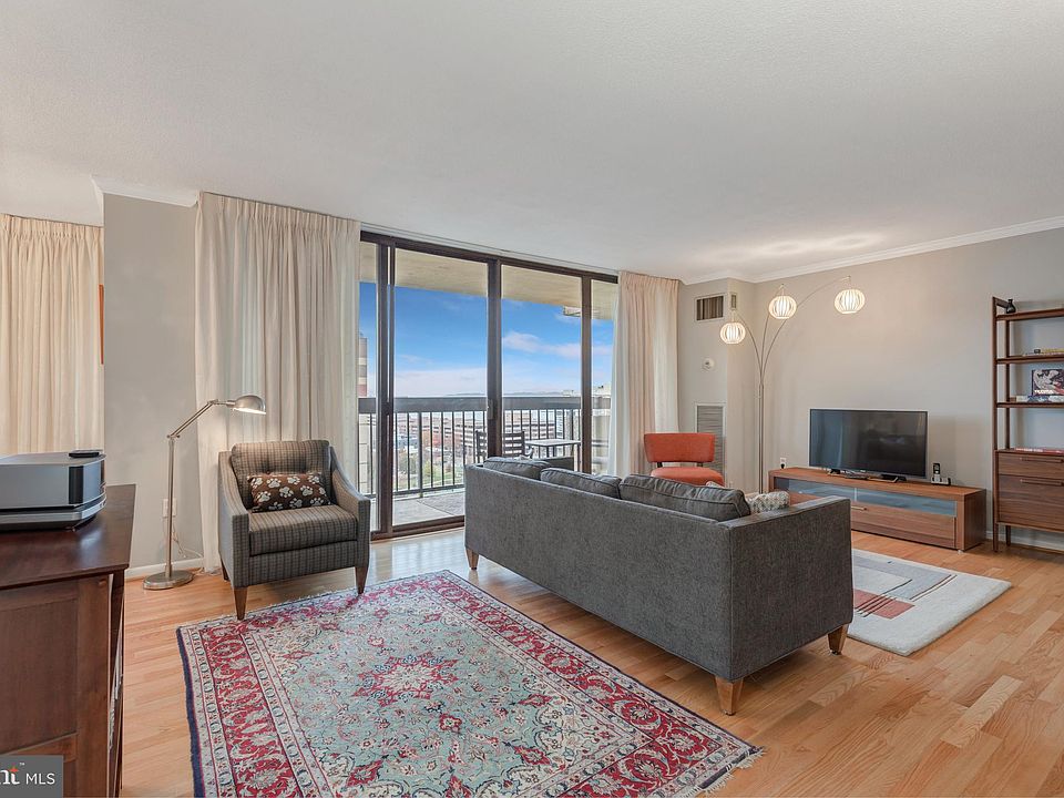 1st image of 400 Madison St APT 1406