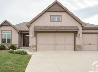 320 N Carver Ln, Lawrence, KS 66049