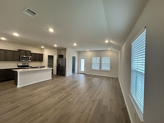 4th image of 112 Labein Ave