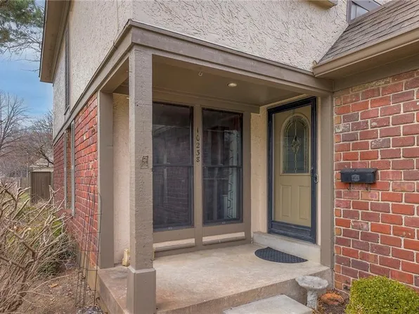 10238 Robinson St, Overland Park, KS 66212