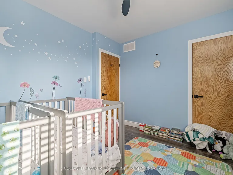 105 Wellington St W — Photo 19