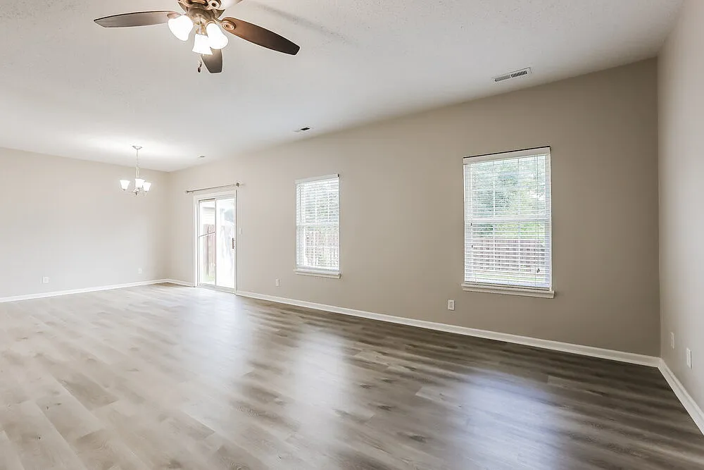 3 bed, 2.5 bath, 1728 sqft, $2,020 — Photo 4