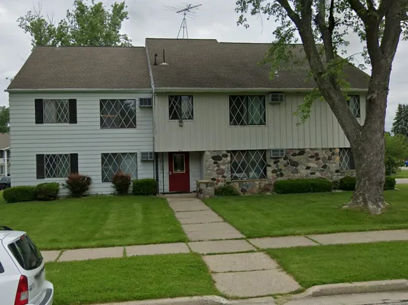 827 & 841 Evergreen Dr, Hartford, WI