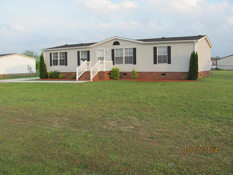 100 Farmdale Dr — Photo 1