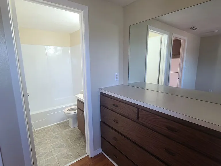 4809 Grand Blvd — Photo 11