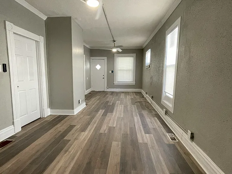 847 Clark St — Photo 3