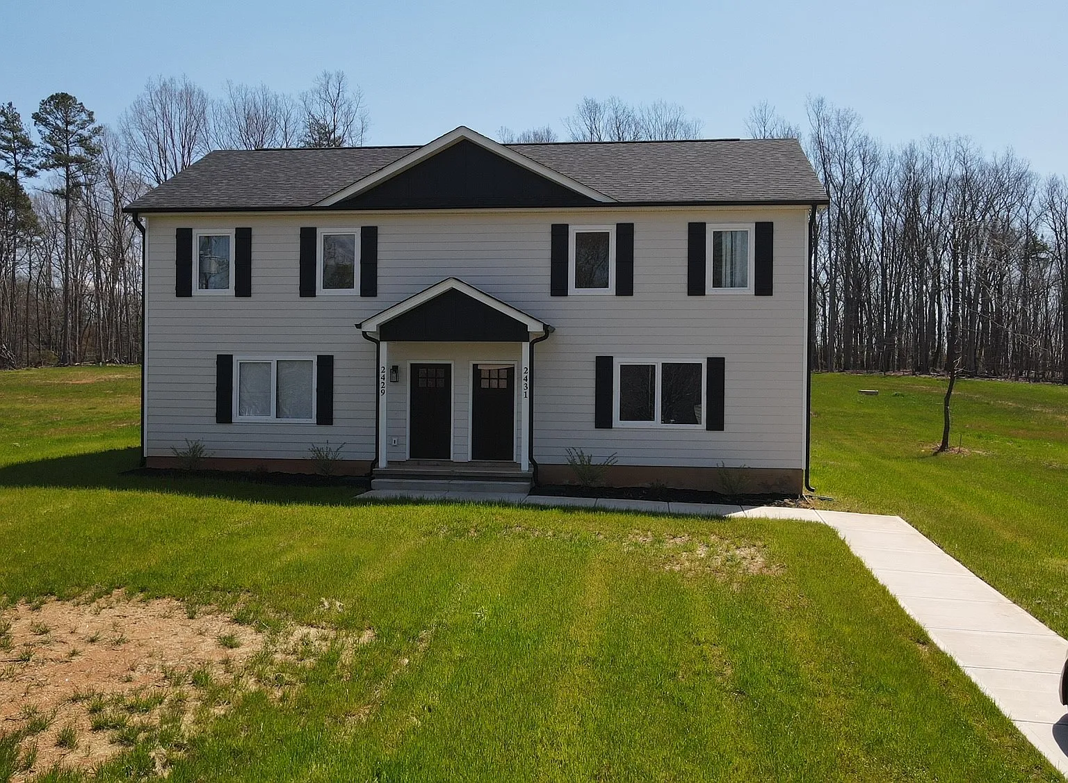 3 bed, 1300 sqft, $1,500 — Photo 1