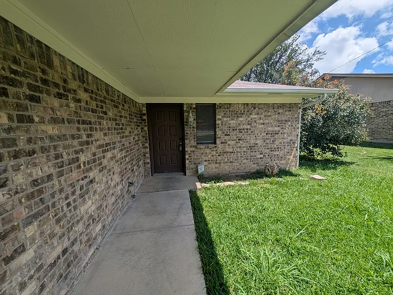 5312 Hastings Dr — Photo 2