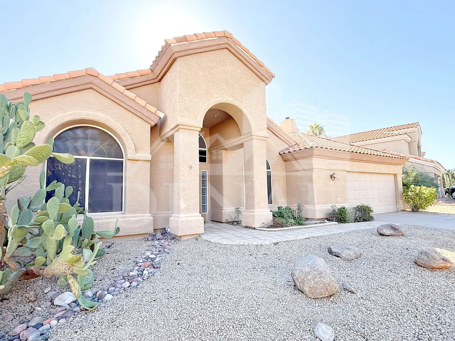 3 bed, 2.0 bath, 2356 sqft, $2,895 — Photo 2