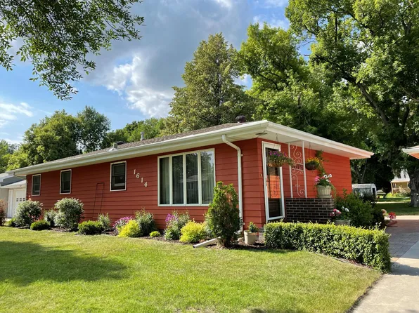 1614 19th St NW, East Grand Forks, MN 56721