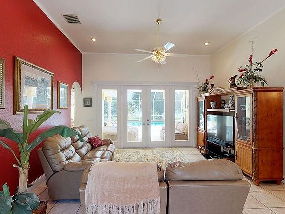 4th image of 9800 Lake Ruby Dr W