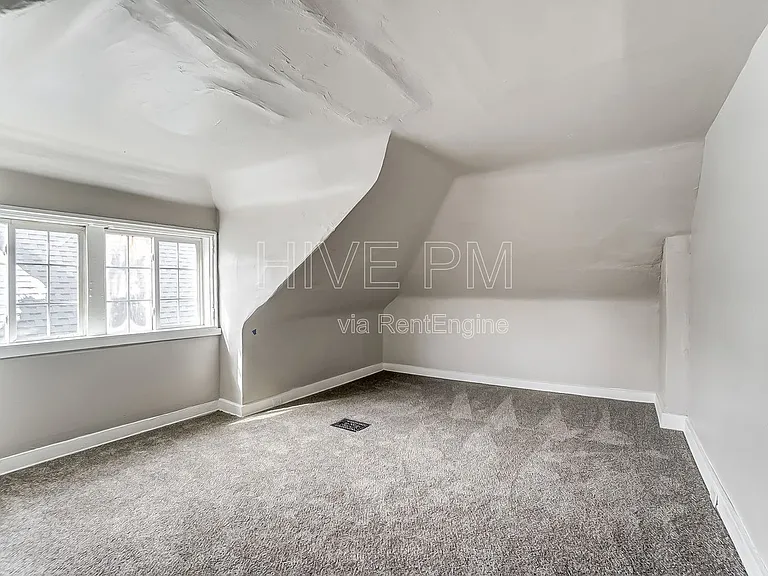 1758 Brewster Ave — Photo 30