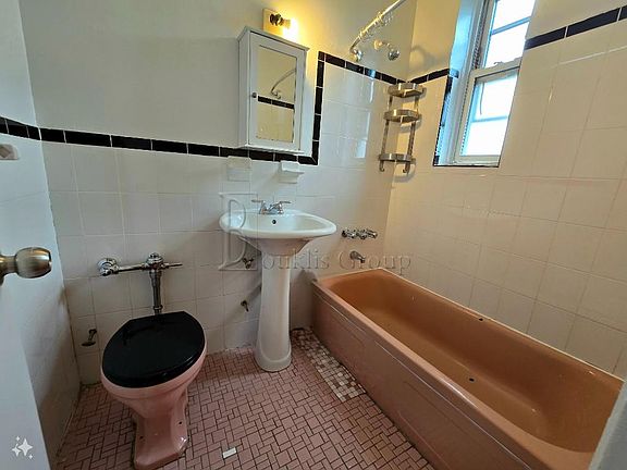 4th image of 86-18 Elmhurst Ave #6D