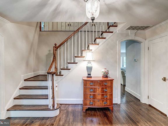 3rd image of 1111 Laurelwood Dr